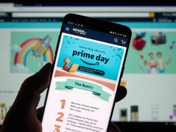 a hand holding a cell phone